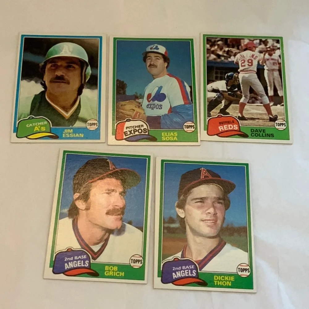 Bundle of Baseball Cards Lot 24